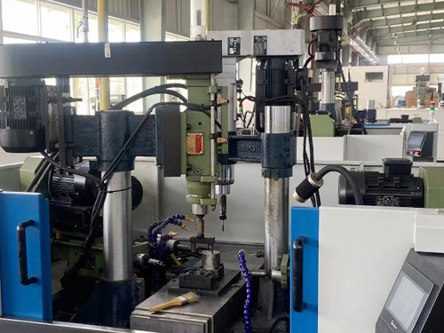 Drilling tapping machine
